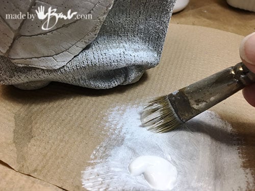 brush to show how to dry-brush technique
