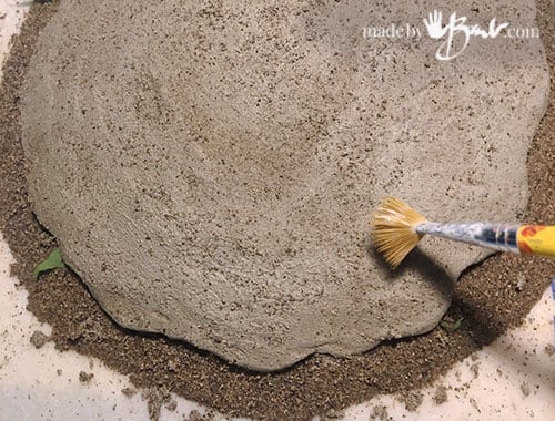 adding sand on back of plate